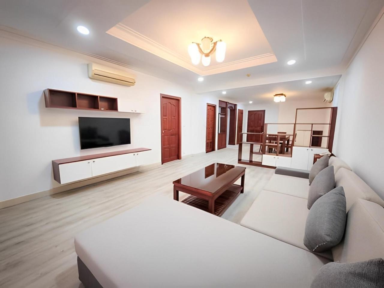 Hamptons Apartments Phnom Penh Exterior photo