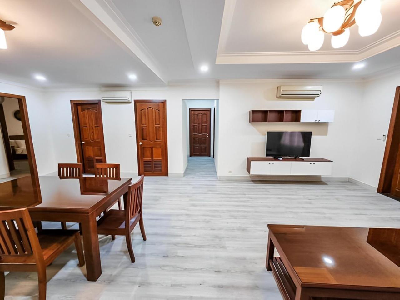 Hamptons Apartments Phnom Penh Exterior photo