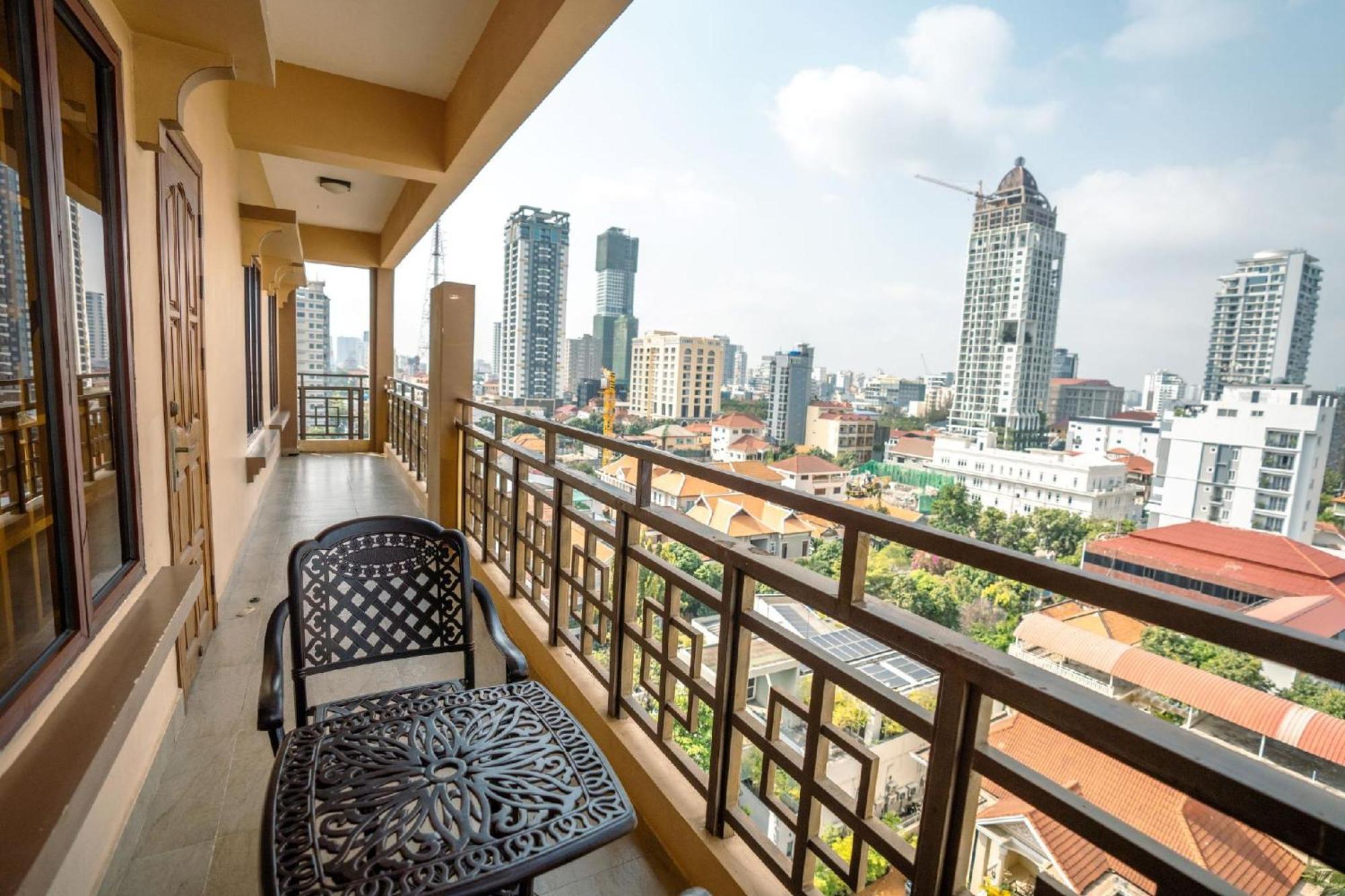 Hamptons Apartments Phnom Penh Exterior photo
